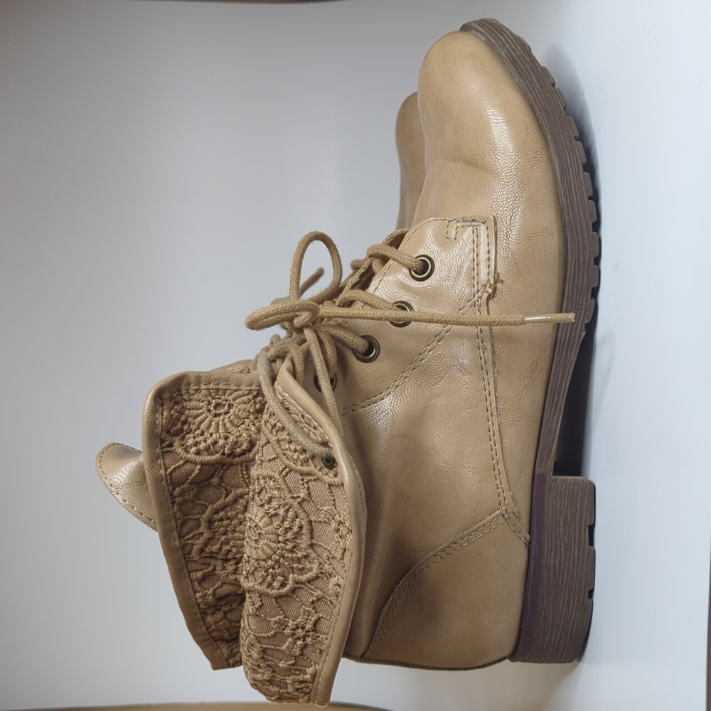 Z London Women's Size 7 Bobo Boots in Natural Floral Lace Cottagecore